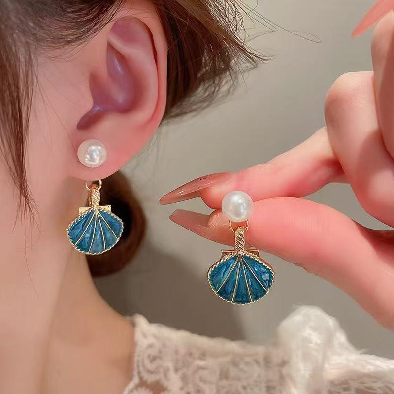 Versatile Retro Pearl Stud Earrings for Women