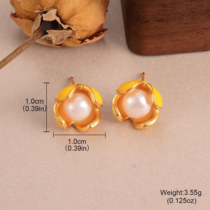 Natural Pearl Flower Earrings French Retro Minimalist High-end Light Luxury Temperament New Stud Earrings Literary Earrings Women