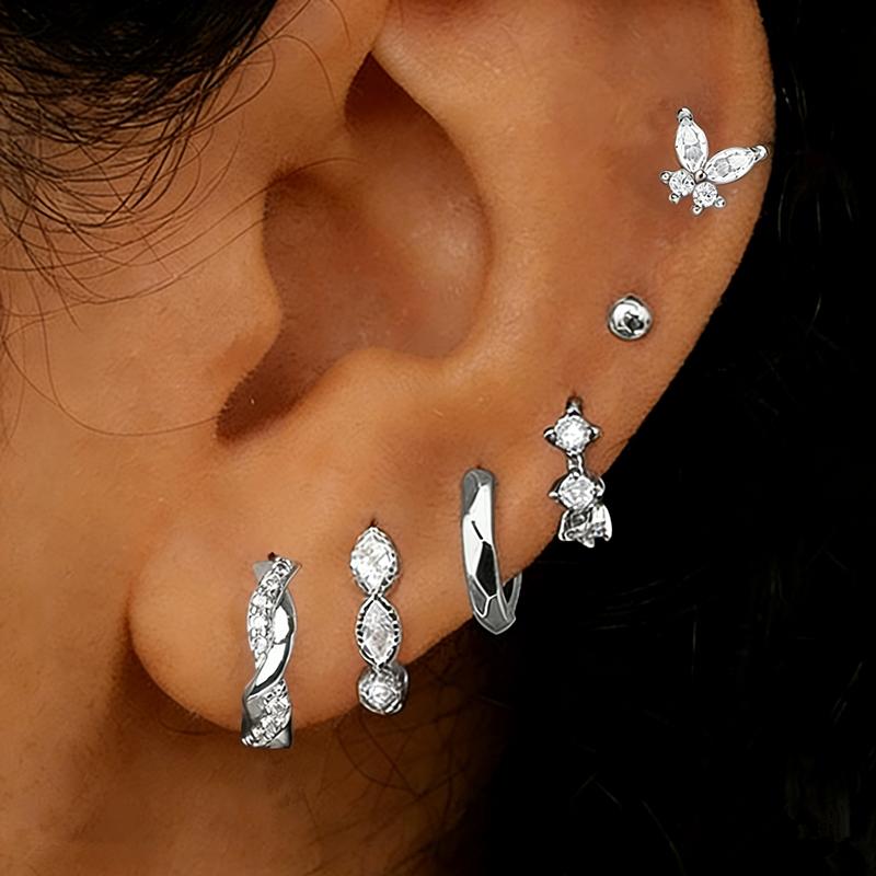 Set di 6 orecchini a cerchio Huggie in Cristallo Lucido per Donna Gioielli Trago Elica Borchie Cartilagine Farfalla Lotto di Piercing Lobe all'Ingrosso