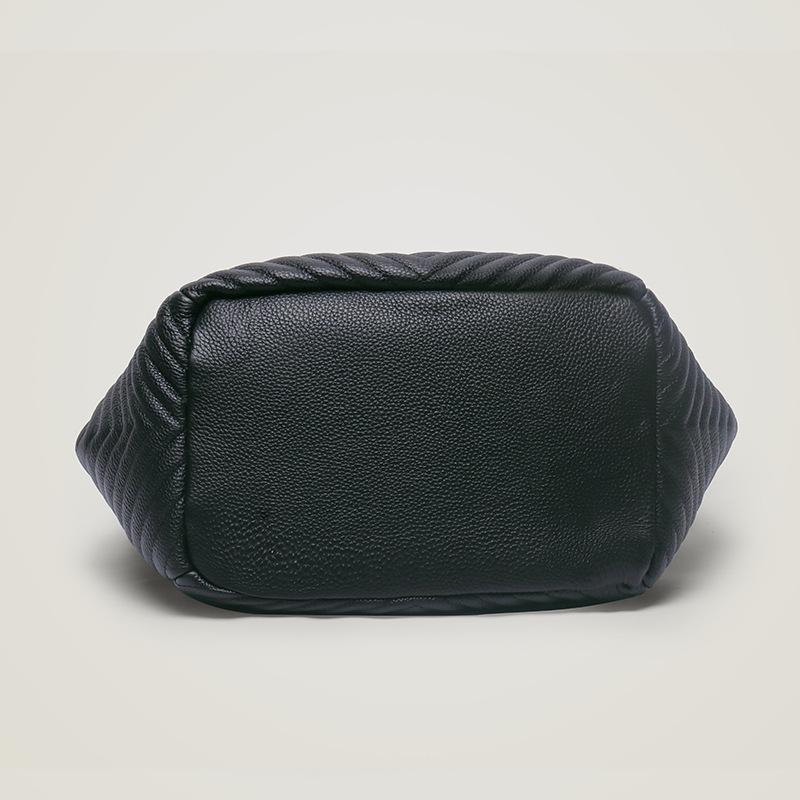 Bolsa feminina de couro bovino com padrão V, de primeira camada, em lote reto, versátil, de couro, grande capacidade, portátil, de ombro, para mulheres