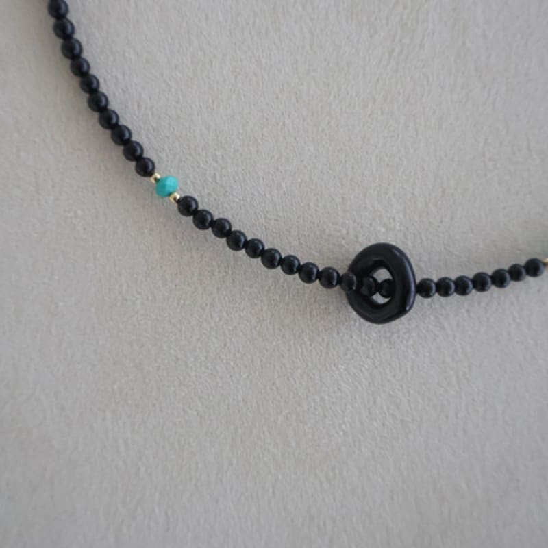 APIOH TINY ONYX NECKLACE