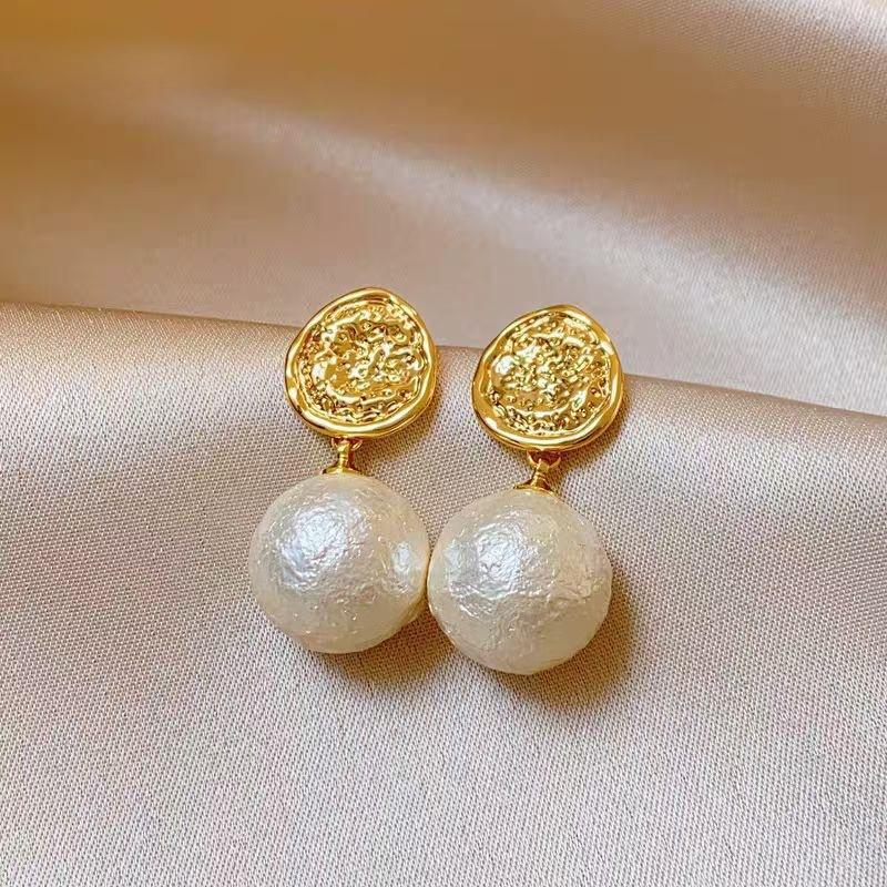 French retro metal disc fashion pleated snowflake pearl stud earrings simple temperament versatile personality trend earrings