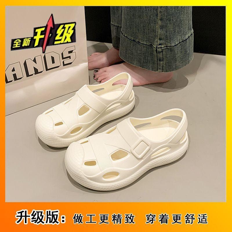2025 autumn new versatile go out non-slip muffin bottom hole shoes women wear fashion soft sole explosion Internet celebrity slippers