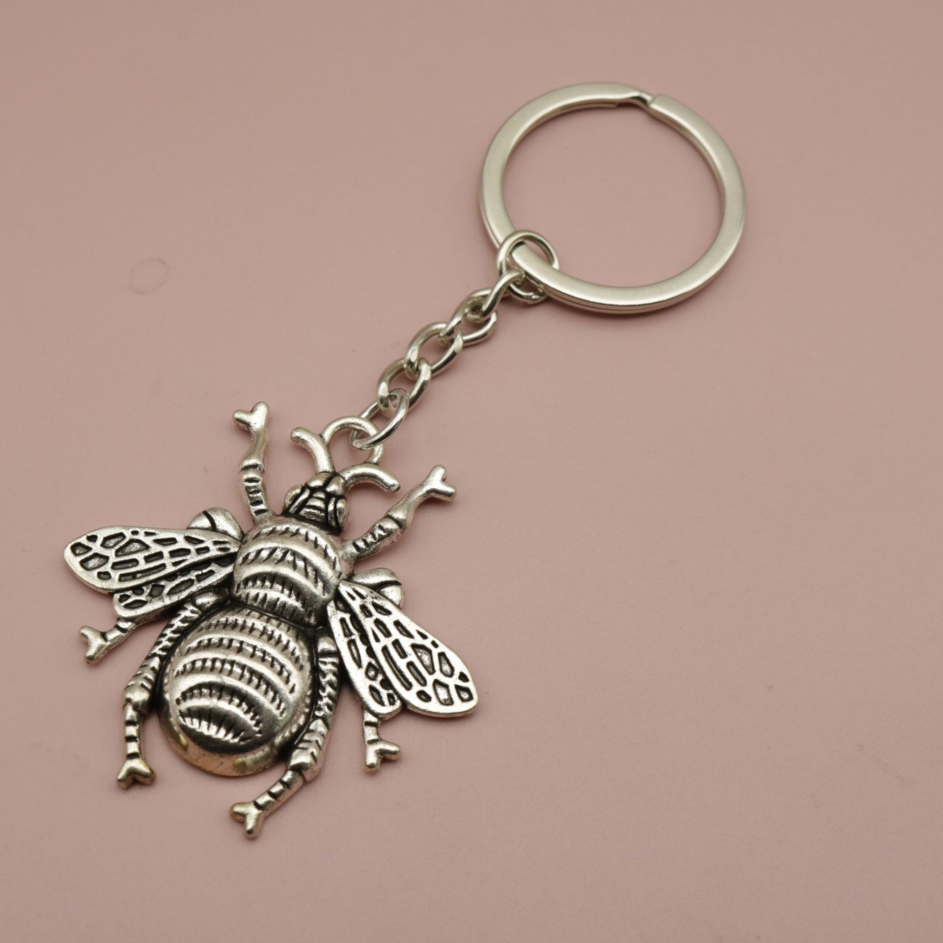 

Горячие продажи ювелирных изделий, минималистский кулон-брелок в виде пчелы one size