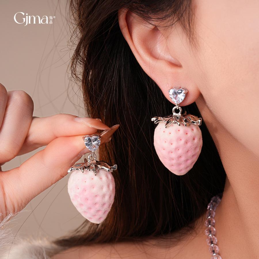 Dulces Aretes de Felpa con Perlas y Colgante de Fresa Cadena para Clavícula Set de Joyería para Mujeres