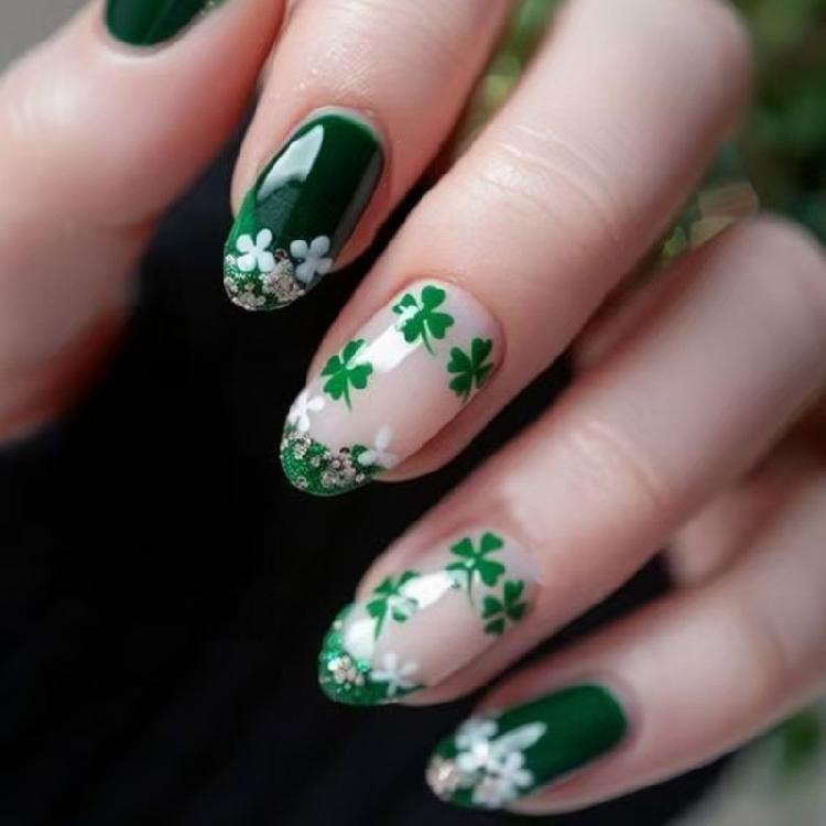 

ABS Material Press On Nail 24Pcs Sparkling Finish and Clovers Motif for Parties Offering Elegances and Shimmers 1