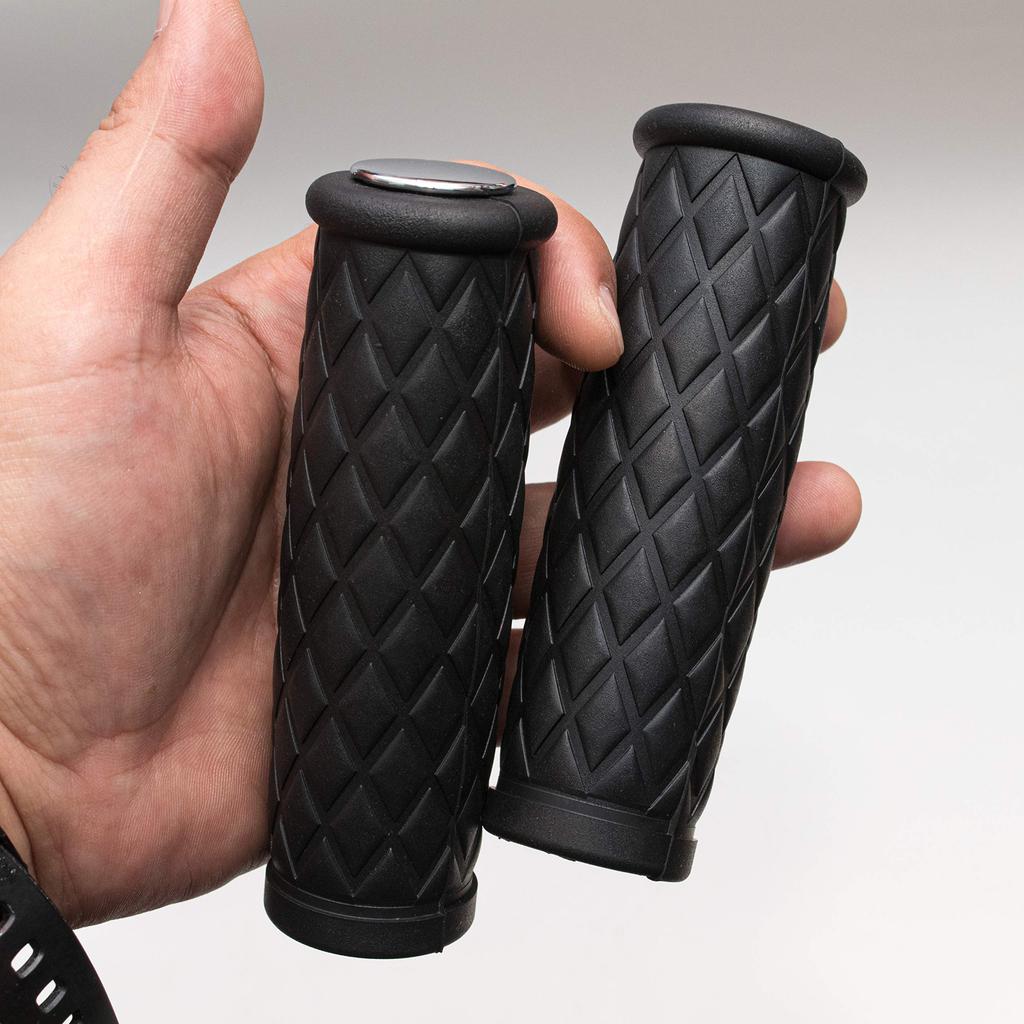 Diamond grip black for Harley 1 inch nice motorcycle...