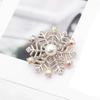 Christmas Creative Brooch Fashion Snowman Santa Claus Deer Bell Rhinestone Badge Lapel Enamel Pin Jewelry Accessories for Women
