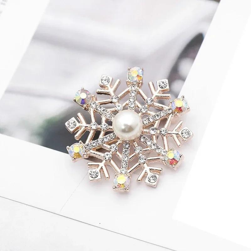 Christmas Creative Brooch Fashion Snowman Santa Claus Deer Bell Rhinestone Badge Lapel Enamel Pin Jewelry Accessories for Women