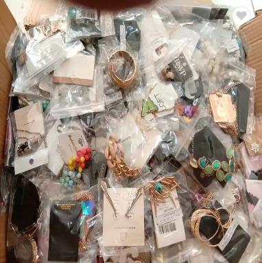 80-150pcs Each kg Sell by Weight European and American Sweet Fashion Earrings Bulk Jewelry Mix and Random
