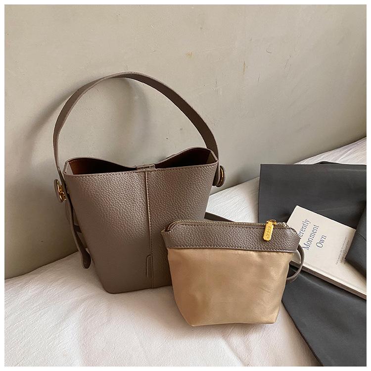 

Продвинутое чувство иностранного стиля маленькая сумка женская 2025 новая нишевая портативная сумка-корзина для овощей модная на плечо сумка-ведро сумка-мессенджер серый