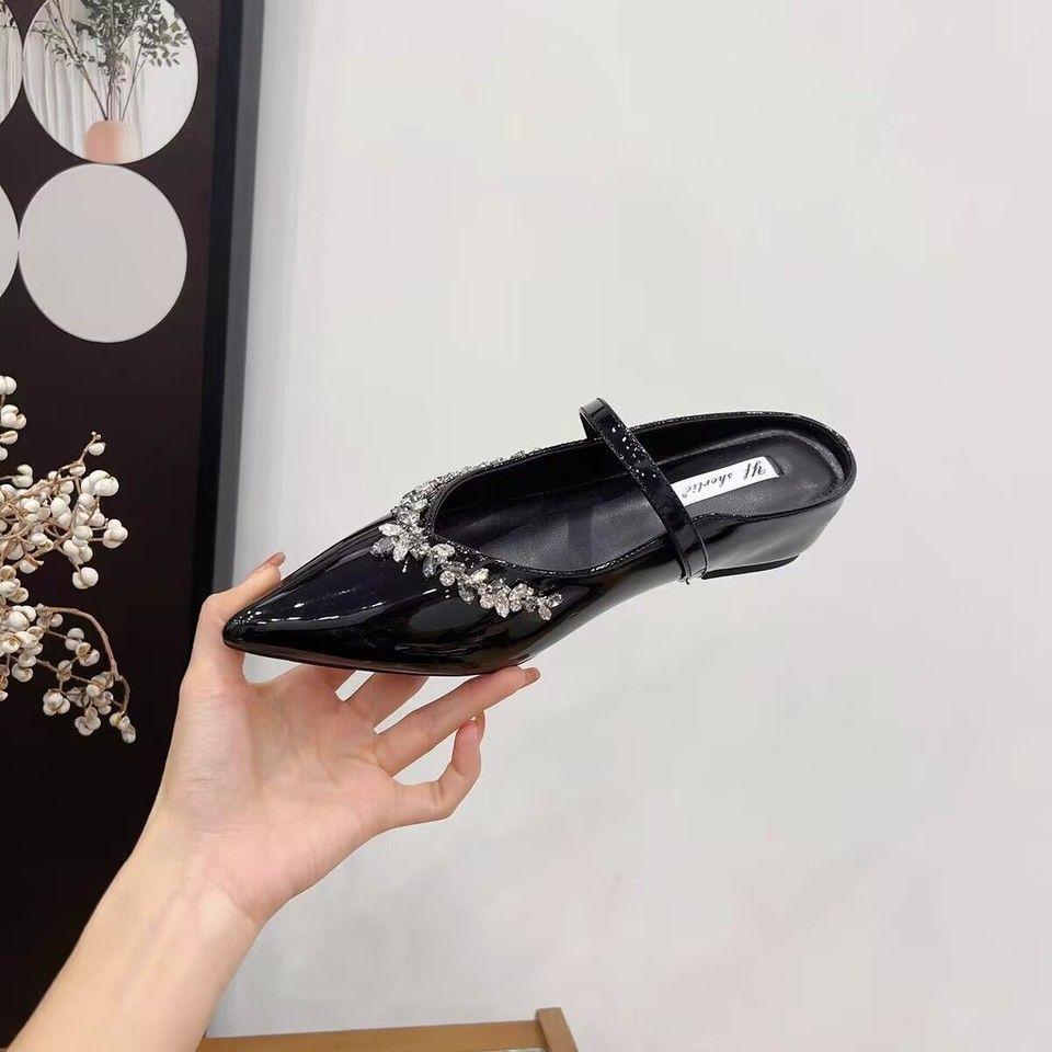 Raised flat-bottomed rhinestone bag head half slippers women wear pointed toes nude fairy wind sandals Muller shoes in the summer of 2025