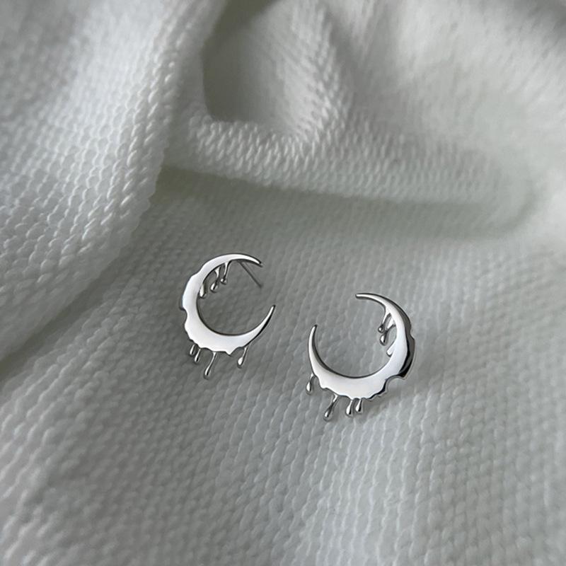 Original Dissolving Moon Stud Earrings Women'S Fashion Exaggerated Cool Personality Design Lava Texture Earrings Early Spring