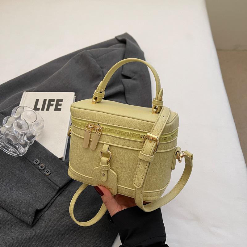 High-end Niche Bag Women's Spring and Summer 2025 New Versatile Fashion Messenger Bag Korean Version Casual Mini Bucket Bag