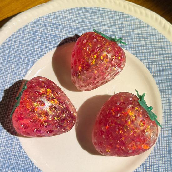 Clear Glitter Strawberry Squeeze Toy Slow Rebound Stress Relief Simulated Fruit Fidget Toy Anti-anxiety Sensory Ball Decompression