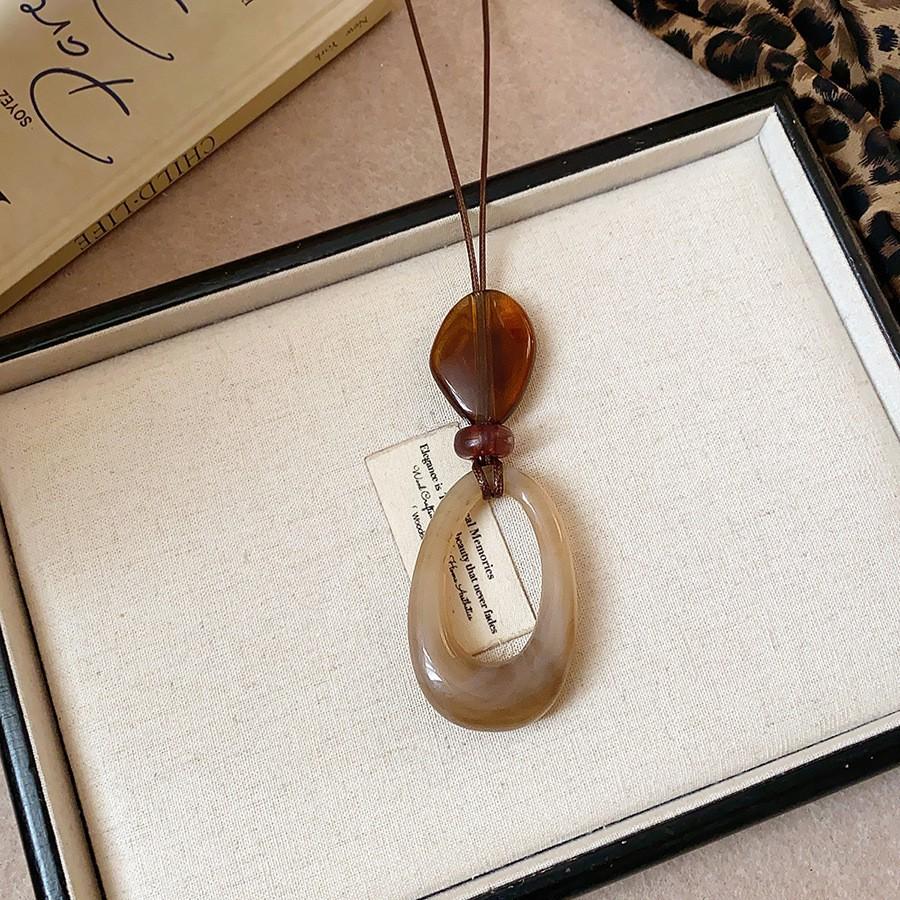 Wood chips irregular round square pendant necklace retro ethnic style collarbone chain design sense sweater chain women