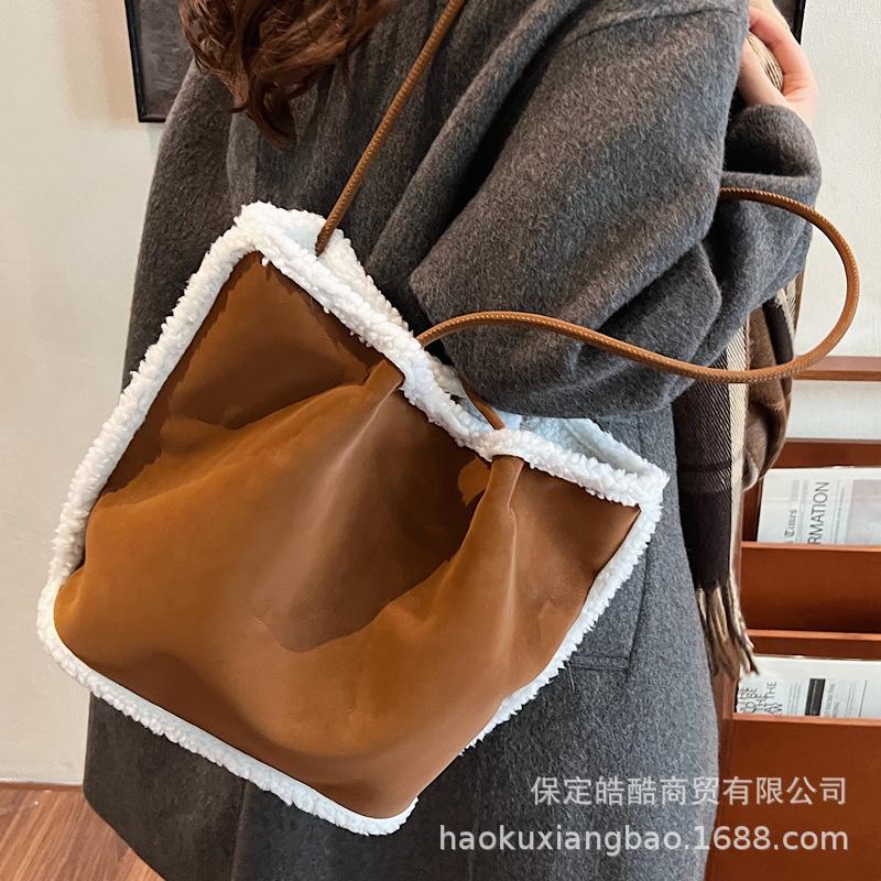 Autumn and Winter Suede Maillard Bag Women's 2025 New Shoulder Portable Commuter Bag Lamb Wool Tote Bucket Bag