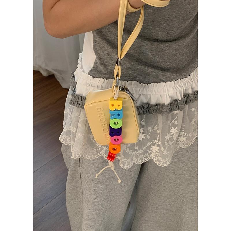 

Korean version of fashion change bag women s 2025 new letter mini bag candy color clutch bag crossbody earphone bag жёлтый