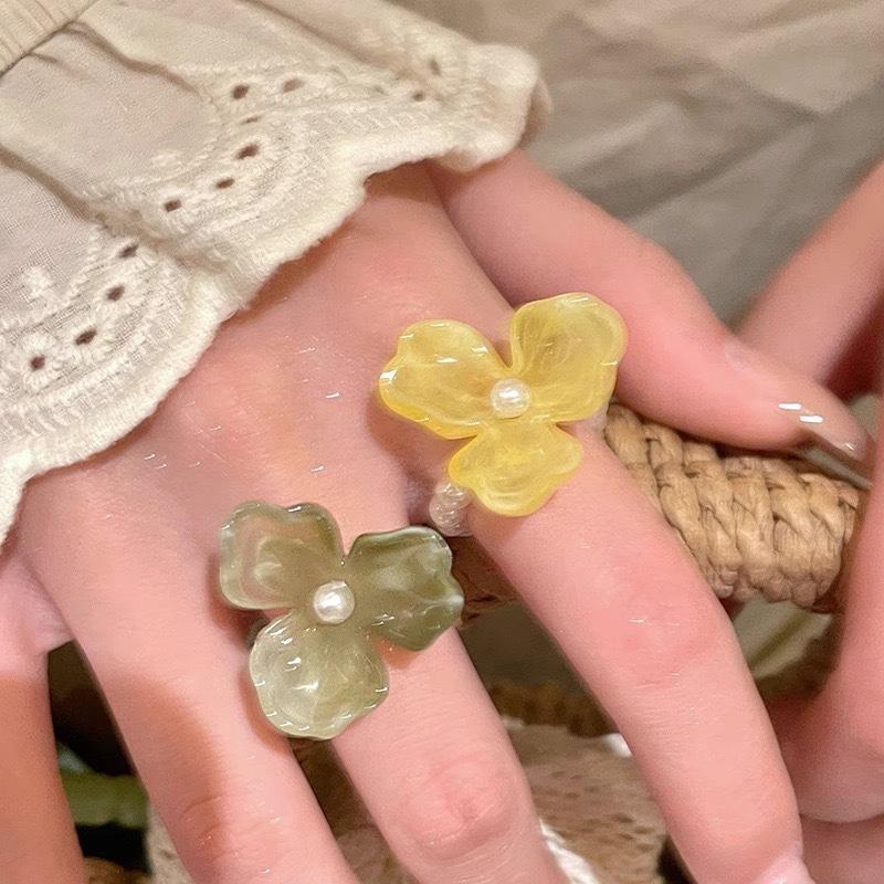 Süße Acrylharzperlen Unregelmäßige Blumenringe für Damen Elegante florale Fingerringe Party Ästhetischer Schmuck Zubehör Geschenke
