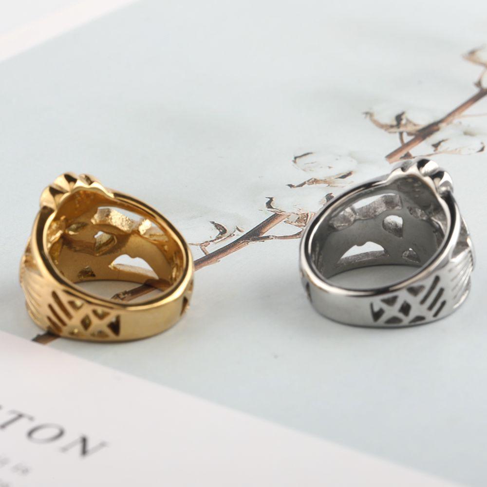 Claddagh Celtic Knot Ring 316L Stainless Steel Hand Holding Heart Crown Jewelry for Women Biker Style