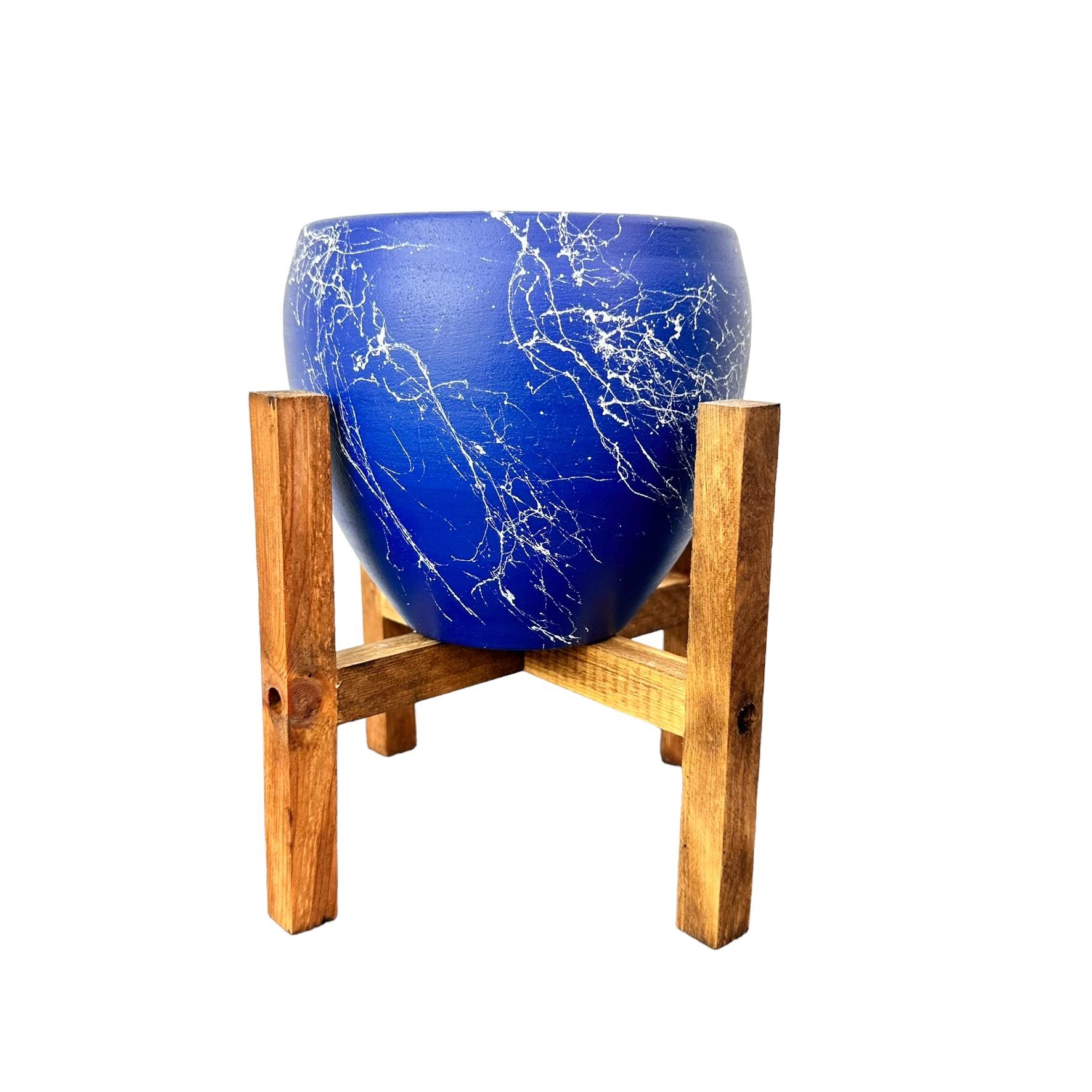 

Bitki Tasarımı Lacivert Üzeri Beyaz Mermer Efektli Toprak Saksı Saksılık Salon Çiçeklik 4 Ayaklı - 15 Cm