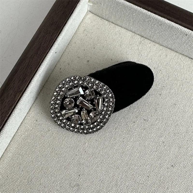 Small Rhinestone Alligator Hairclips Black Velet Duckbills for Girls and Women Shiny Hair Accessories Side Clips Simple Hairpin