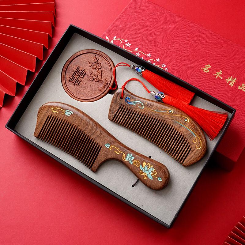

Natural Sandalwood Comb Gift Set