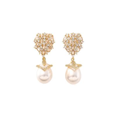Elegant Pearl and Sparkling Cubic Zirconia Earrings for Women with a Sophisticated Style