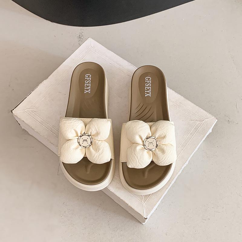 Fashion cute flower flat bottom cool slippers women wear 2025 summer new fairy wind one word cool slippers