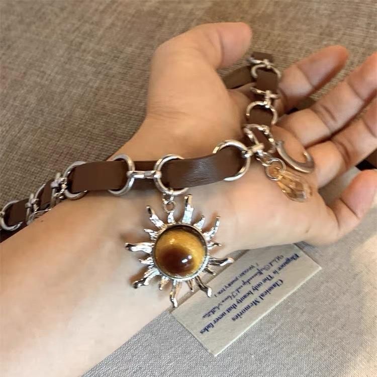 Vintage Collarbone Sunflower Necklace for Women