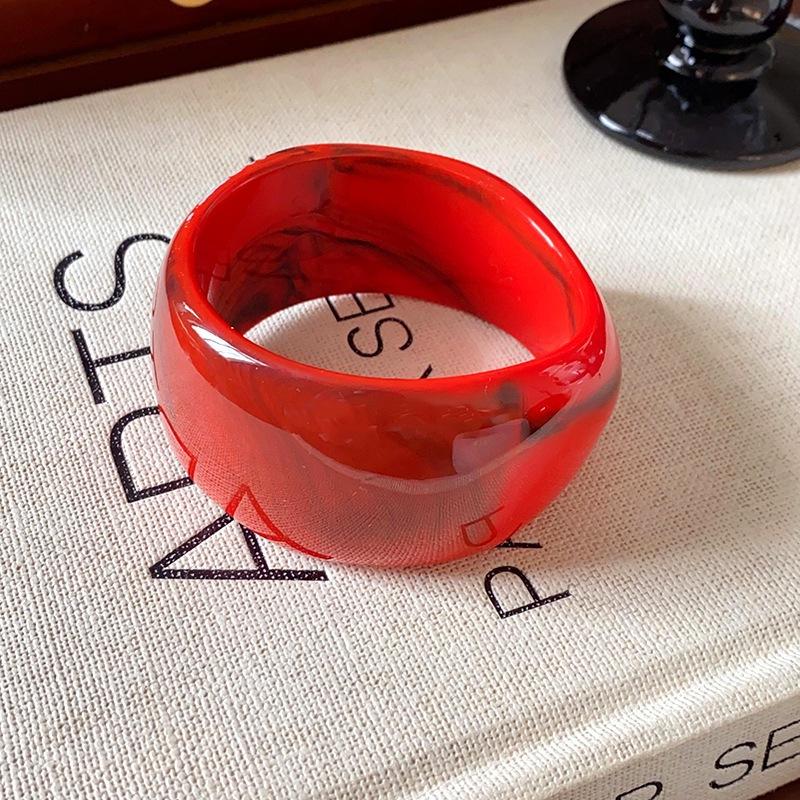 

Европейско-американский омбре акриловый глянцевый браслет: Роскошная бижутерия высокого класса, с преувеличенным дизайном.