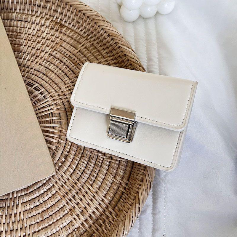 Portfel damski w stylu koreańskim: Prosty, Przenośny, Design z Klapką i Metalową Klamrą, Uchwyt na Karty, Portmonetka dla Uczniów.