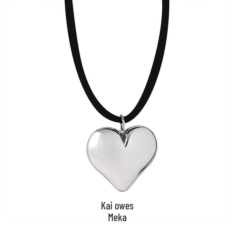 French Retro Black Cord Peach Heart Pendant Necklace - Versatile Adjustable Collarbone Chain Jewelry
