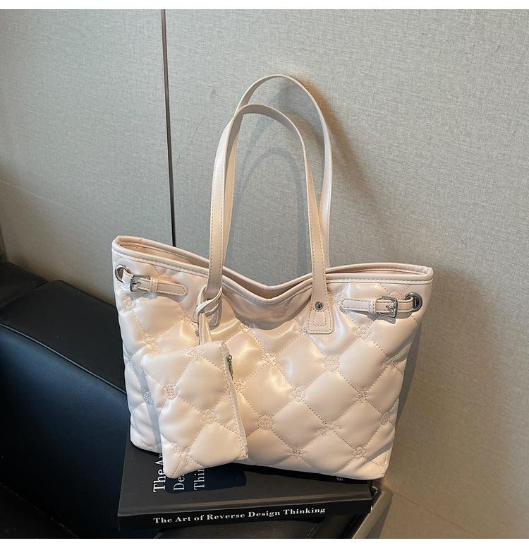 

осень 2025 новая корейская версия повседневная сумка-мессенджер для поездок на работу портативная сумка-тоут женская ромбовидная сумка-подмышка большой вместимости светло-розовый