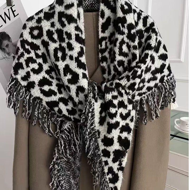 Autumn and Winter High End Versatile Wool Blended Triangle Scarf Retro Leopard Print Tassel Scarf Warm Knitted Women's Shawl