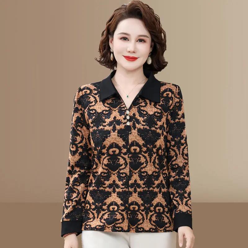 Mittelalte und ältere Mütter zum Ausgehen Neue langärmelige T-Shirt-Tops