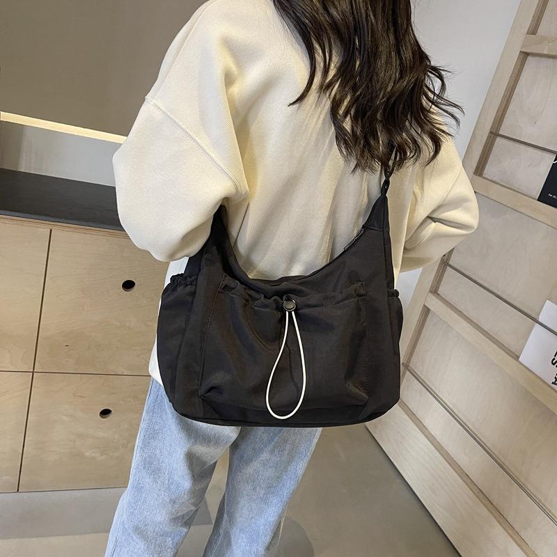 Korean version of fashion outdoor nylon shoulder bag new large-capacity leisure sports messenger bag versatile small satchel