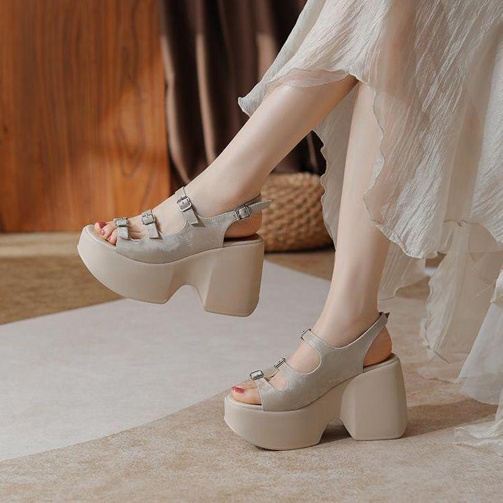 Thick-soled Fashionable Beach Sandals for Women In Summer Simple and Versatile High-heeled Sandals for Women