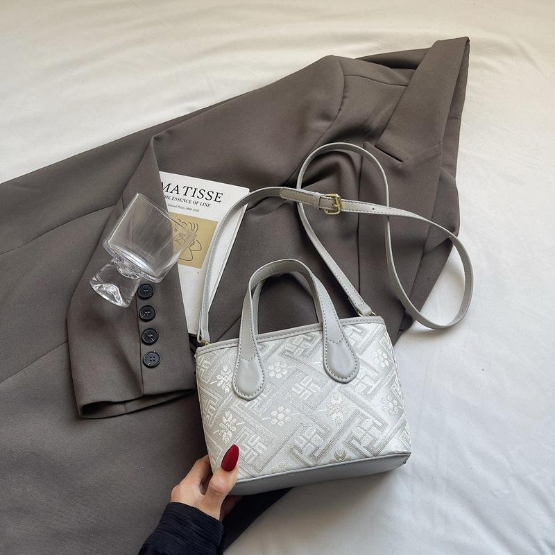 2025 Portable Niche Design Bag Women's Bucket Bag New Sweet Shoulder Messenger Bag