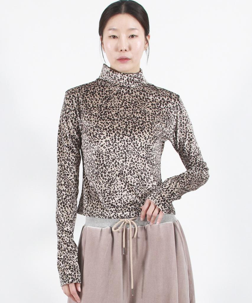 Deumakeu Leopard High-Neck Long Sleeve Tee - Beige