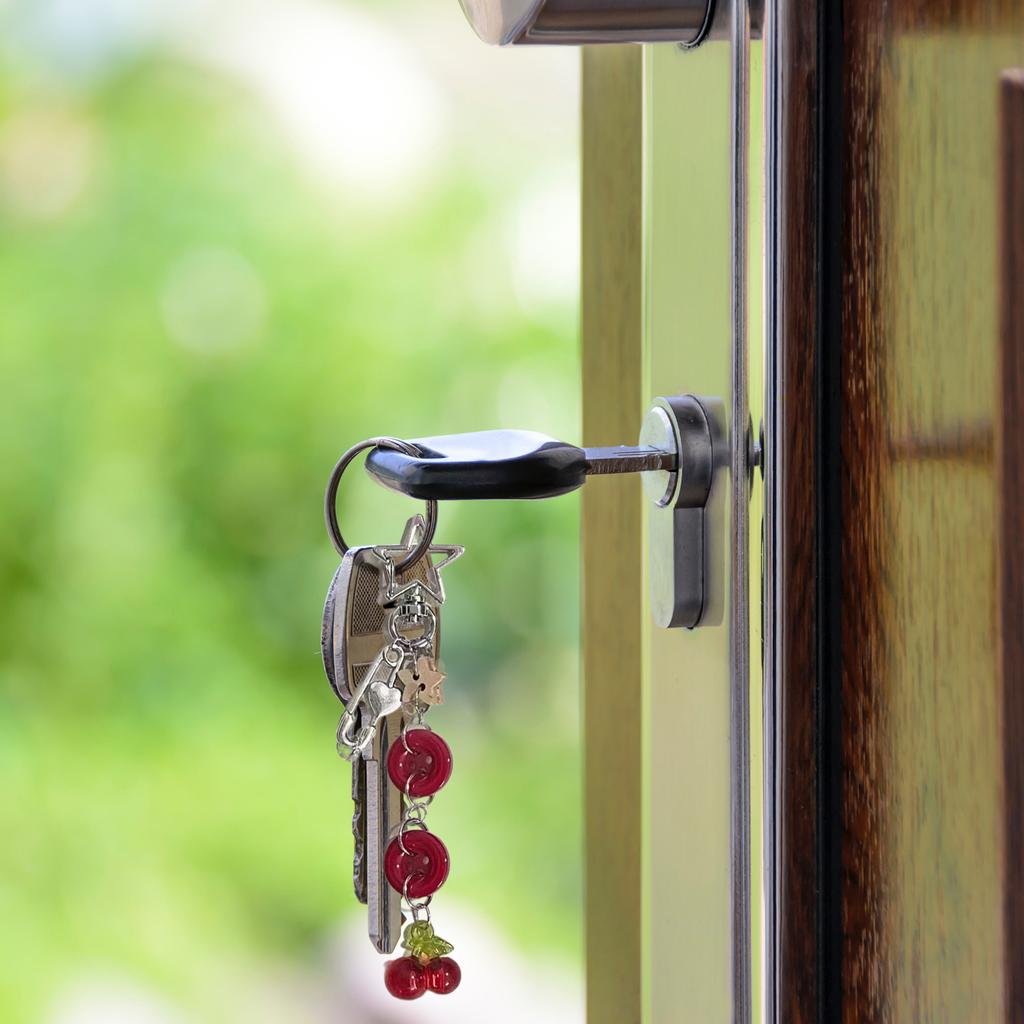 Cute Button Keychain Pendant Phone Chain Ornament Beaded Phone Lanyard Bag Charm for Fashionable Individuals