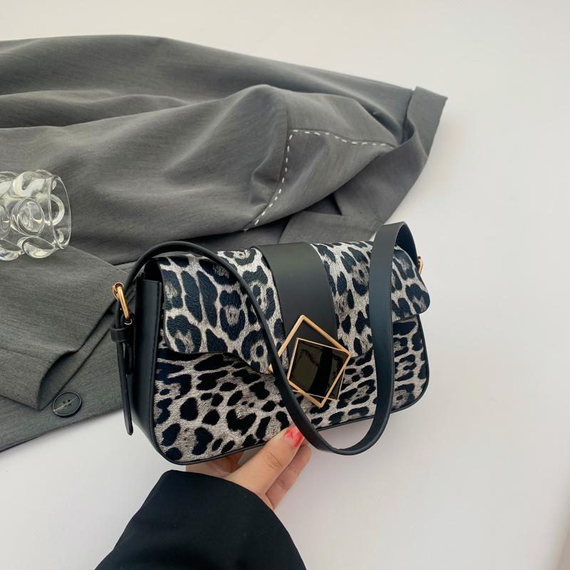 Sweet and Cool Style Leopard Print Spice Girl Bag Women 2025 New Niche Design Baguette Bag High-end Shoulder Bag Underarm Bag