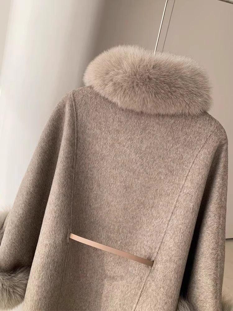 2025 Autumn/Winter Popular Wool Coat for Women with Fluffy Fur Collar and Cuffs