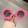 Lunettes de soleil pour enfants mignonnes tendance forme de fleur petite marguerite décontractées polyvalentes vacances à la mer lunettes de soleil pour bébé