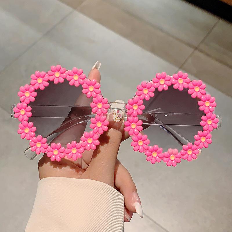 Lunettes de soleil pour enfants mignonnes tendance forme de fleur petite marguerite décontractées polyvalentes vacances à la mer lunettes de soleil pour bébé