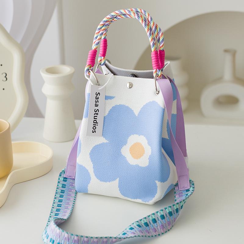 Stilvolle japanisch-koreanische Strickhandtasche: Große Tragetasche & Tragbare Pendel-Quadrat-Tasche