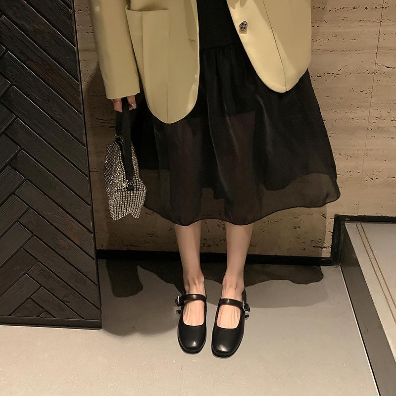 2025 spring new one-word buckle with shallow mouth flat-soled single shoes small square head retro soft leather soft sole Mary Jane women's shoes