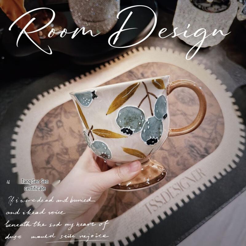 Винтажная керамическая кружка с ручной росписью в виде фруктов.