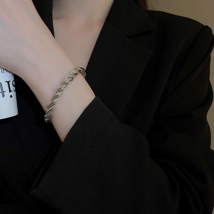 Minimalist Metal Grid Bracelet - European & American Fashion Niche, High-end Style Hand Jewelry