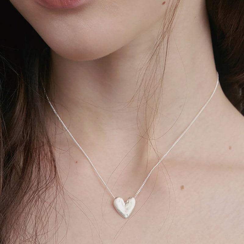 

SOSOO Heart Symbol Necklace one